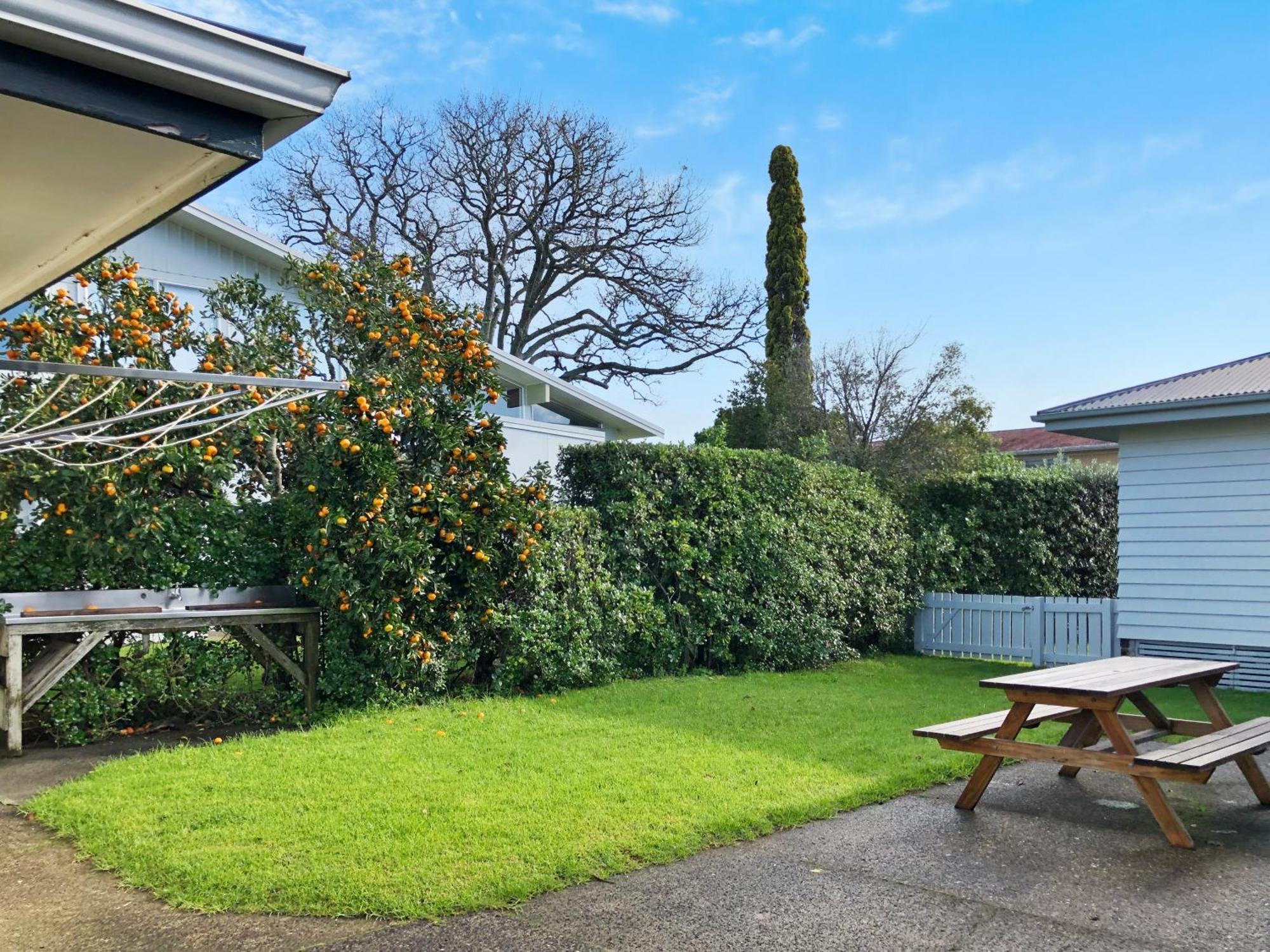 The Publican'S Palace Whitianga Exterior photo