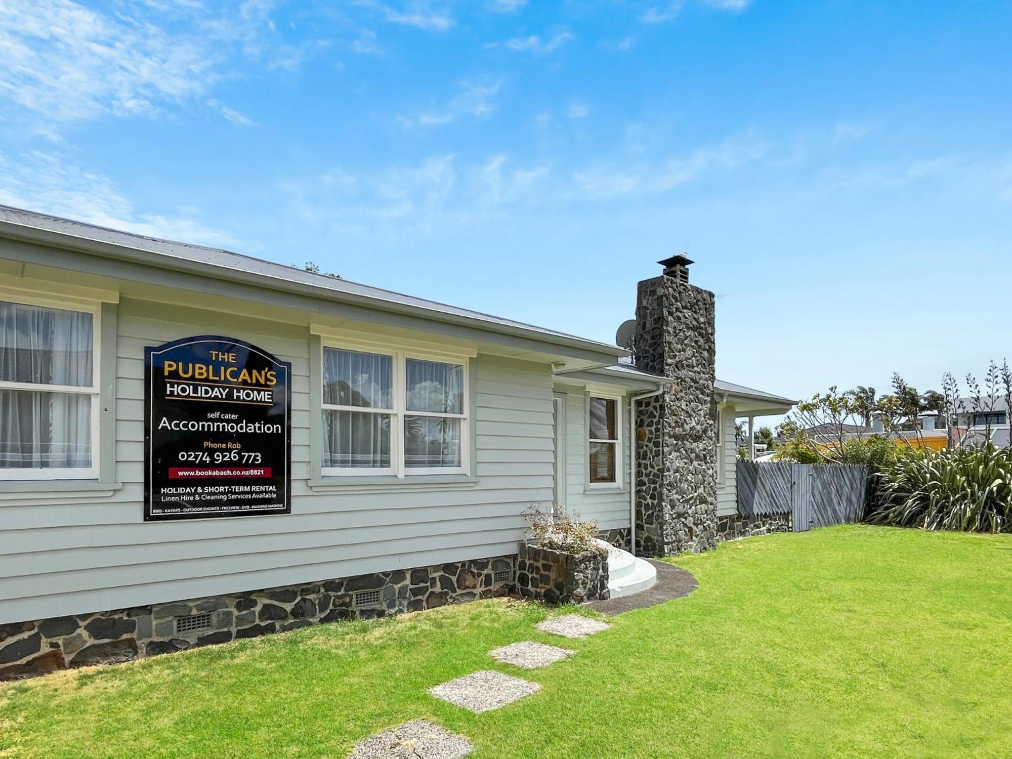 The Publican'S Palace Whitianga Exterior photo