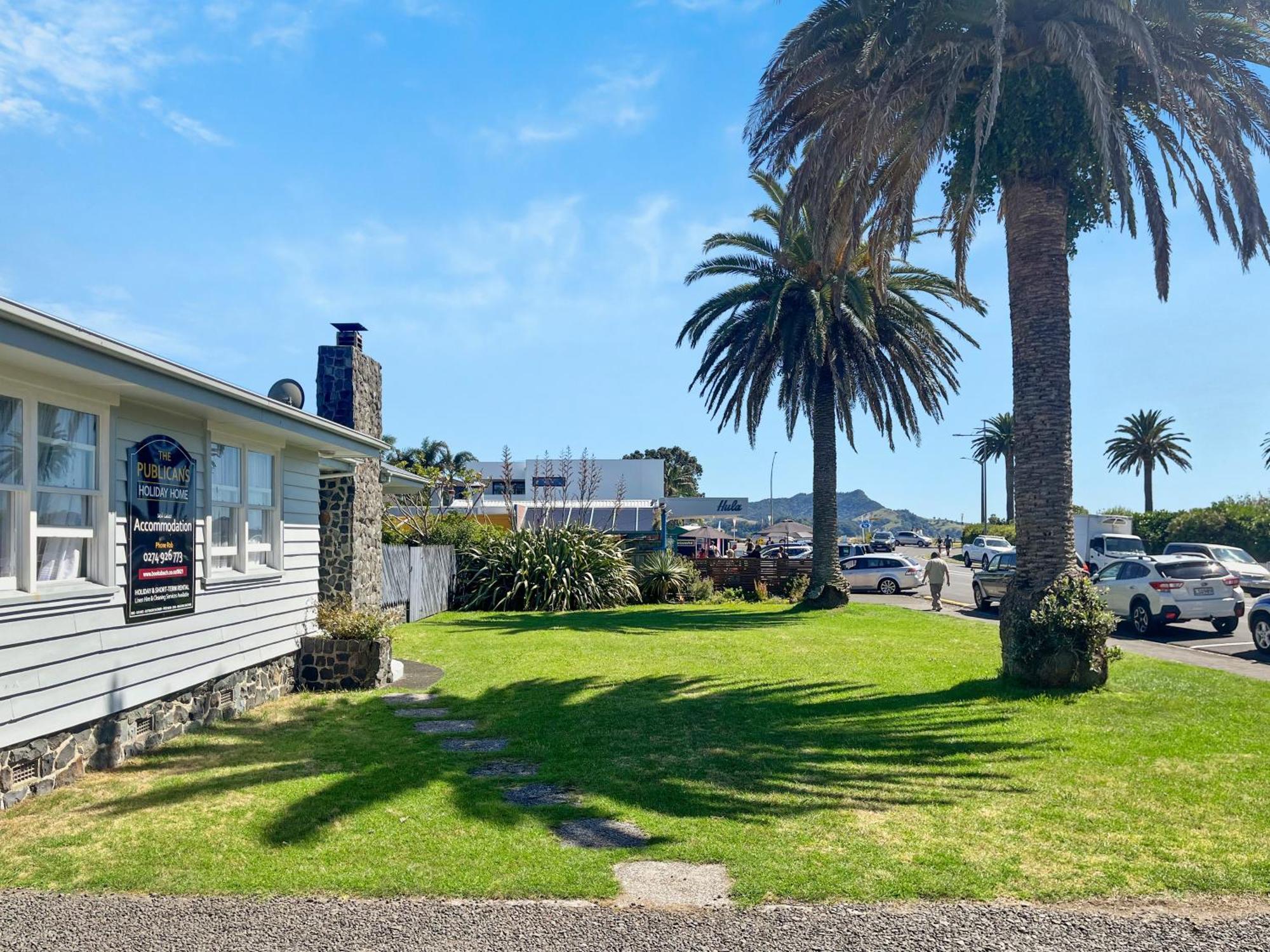The Publican'S Palace Whitianga Exterior photo