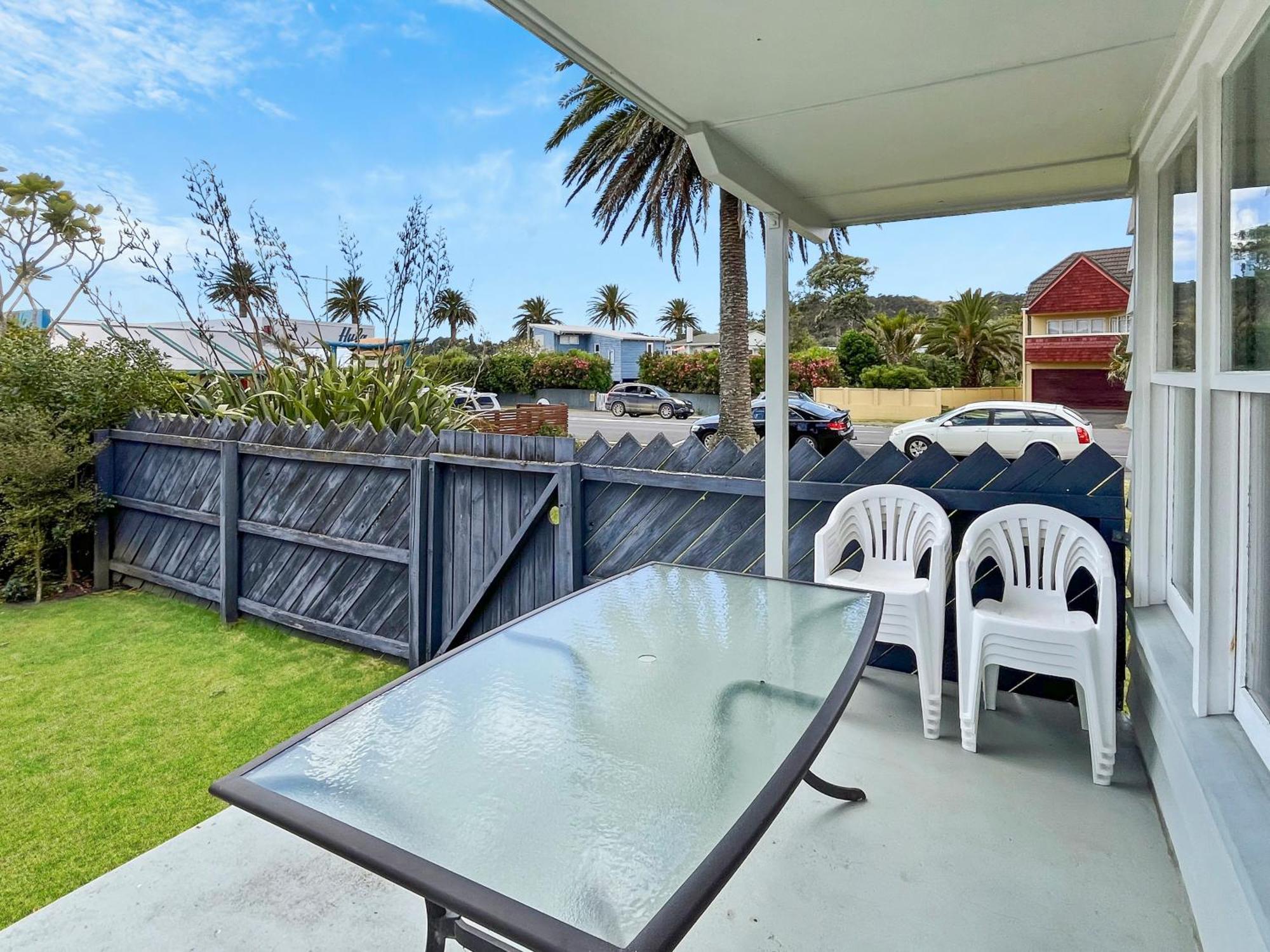 The Publican'S Palace Whitianga Exterior photo