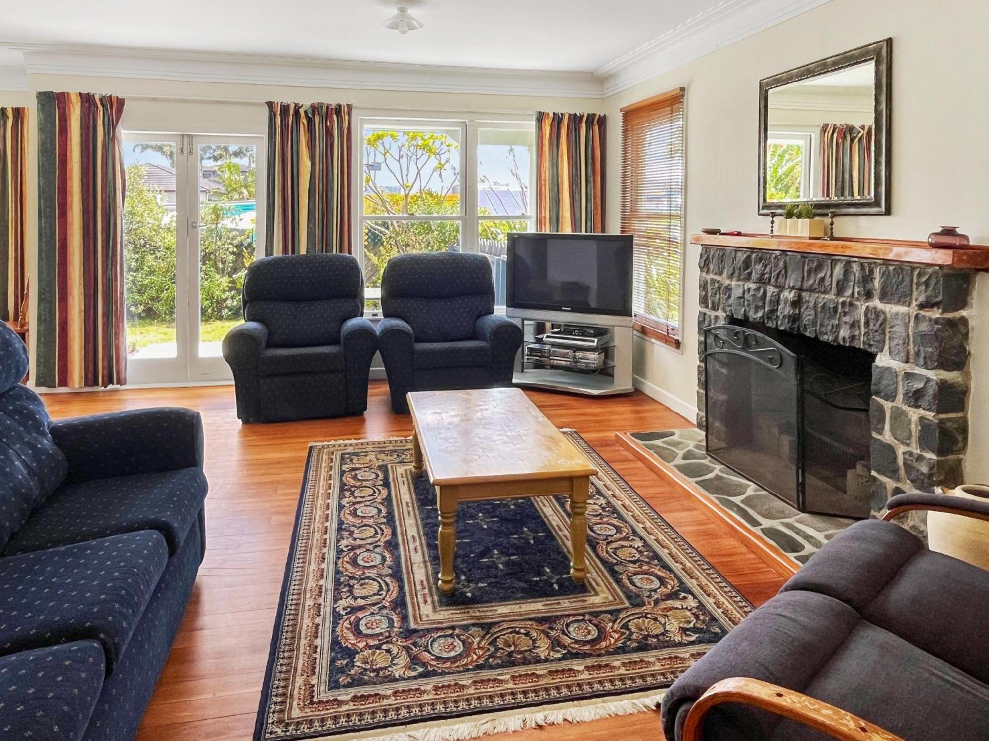 The Publican'S Palace Whitianga Exterior photo