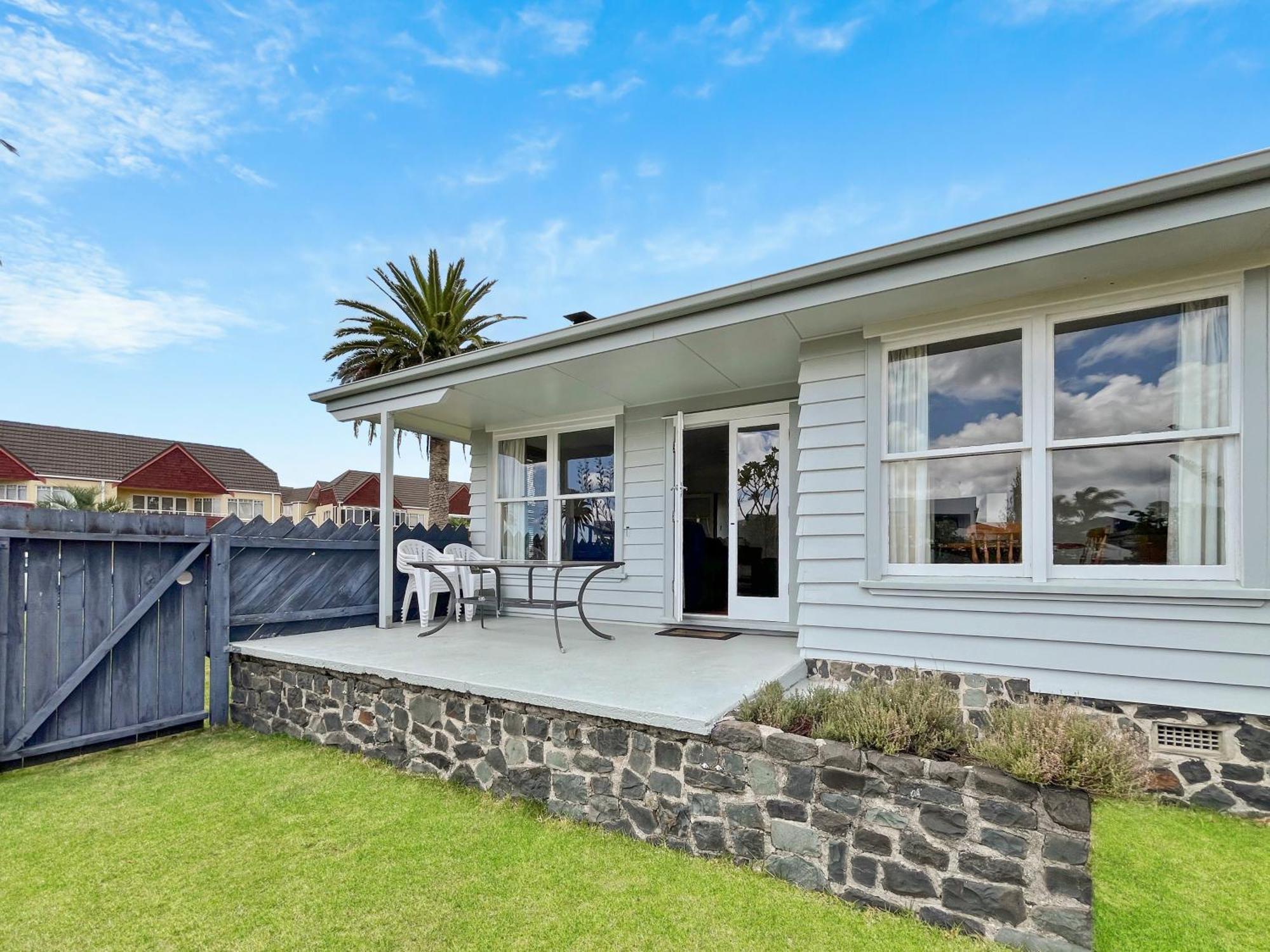 The Publican'S Palace Whitianga Exterior photo
