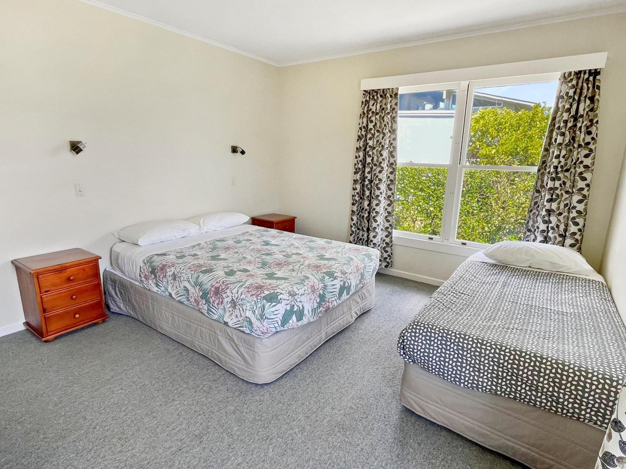 The Publican'S Palace Whitianga Exterior photo