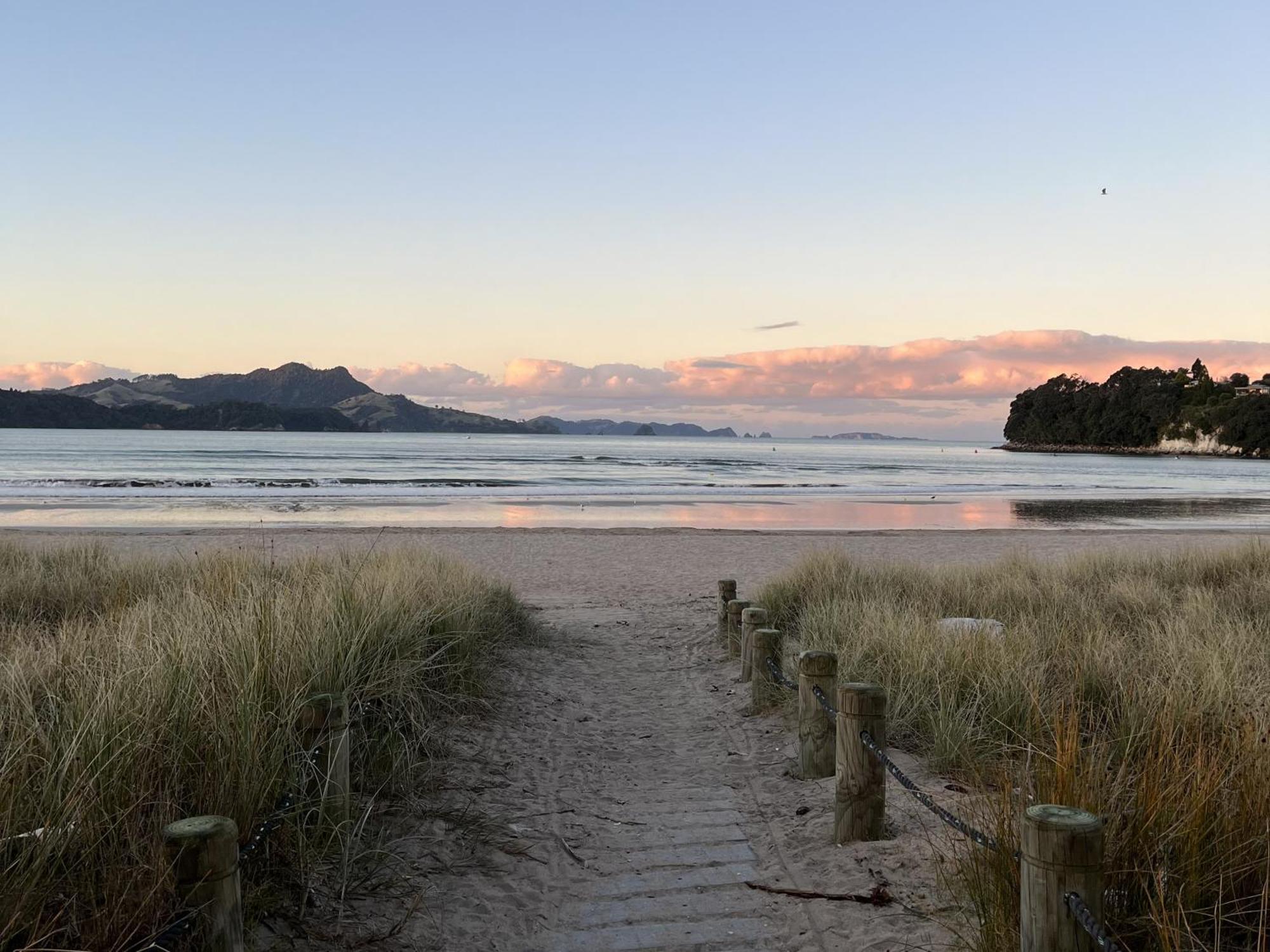 The Publican'S Palace Whitianga Exterior photo